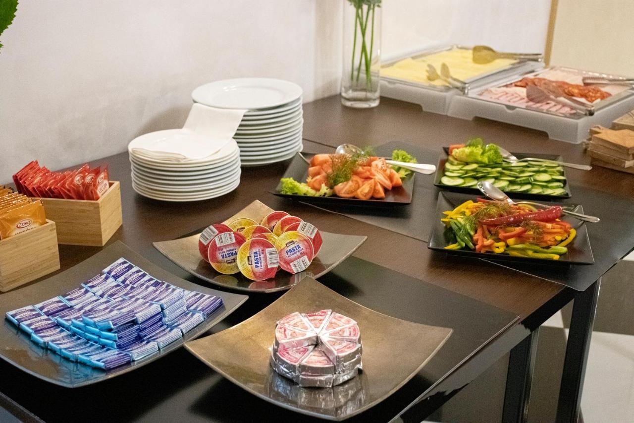 ניטרה Hotel Capital With Private Wellness מראה חיצוני תמונה