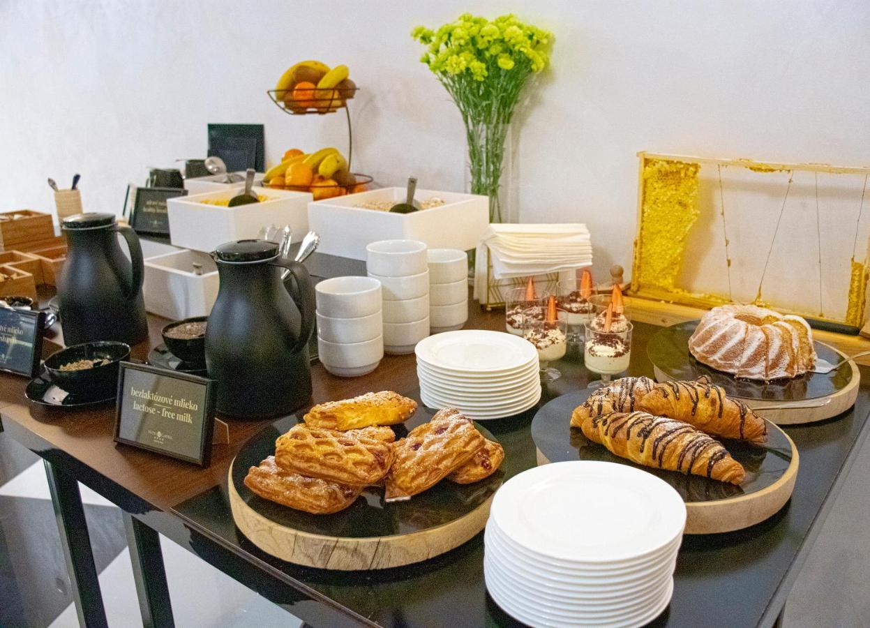 ניטרה Hotel Capital With Private Wellness מראה חיצוני תמונה