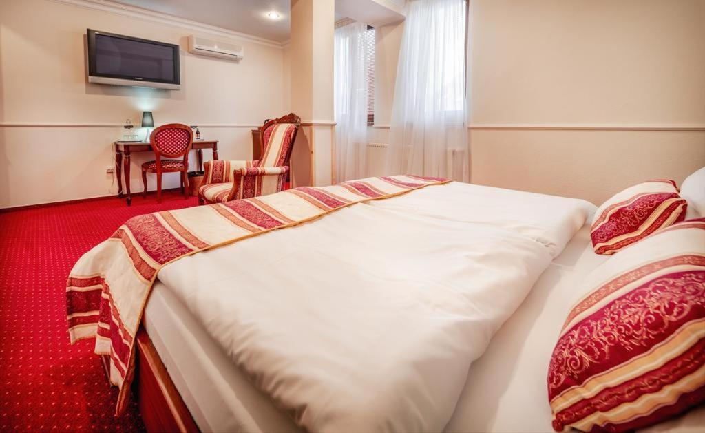 ניטרה Hotel Capital With Private Wellness מראה חיצוני תמונה