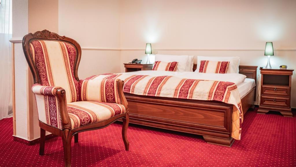 ניטרה Hotel Capital With Private Wellness מראה חיצוני תמונה