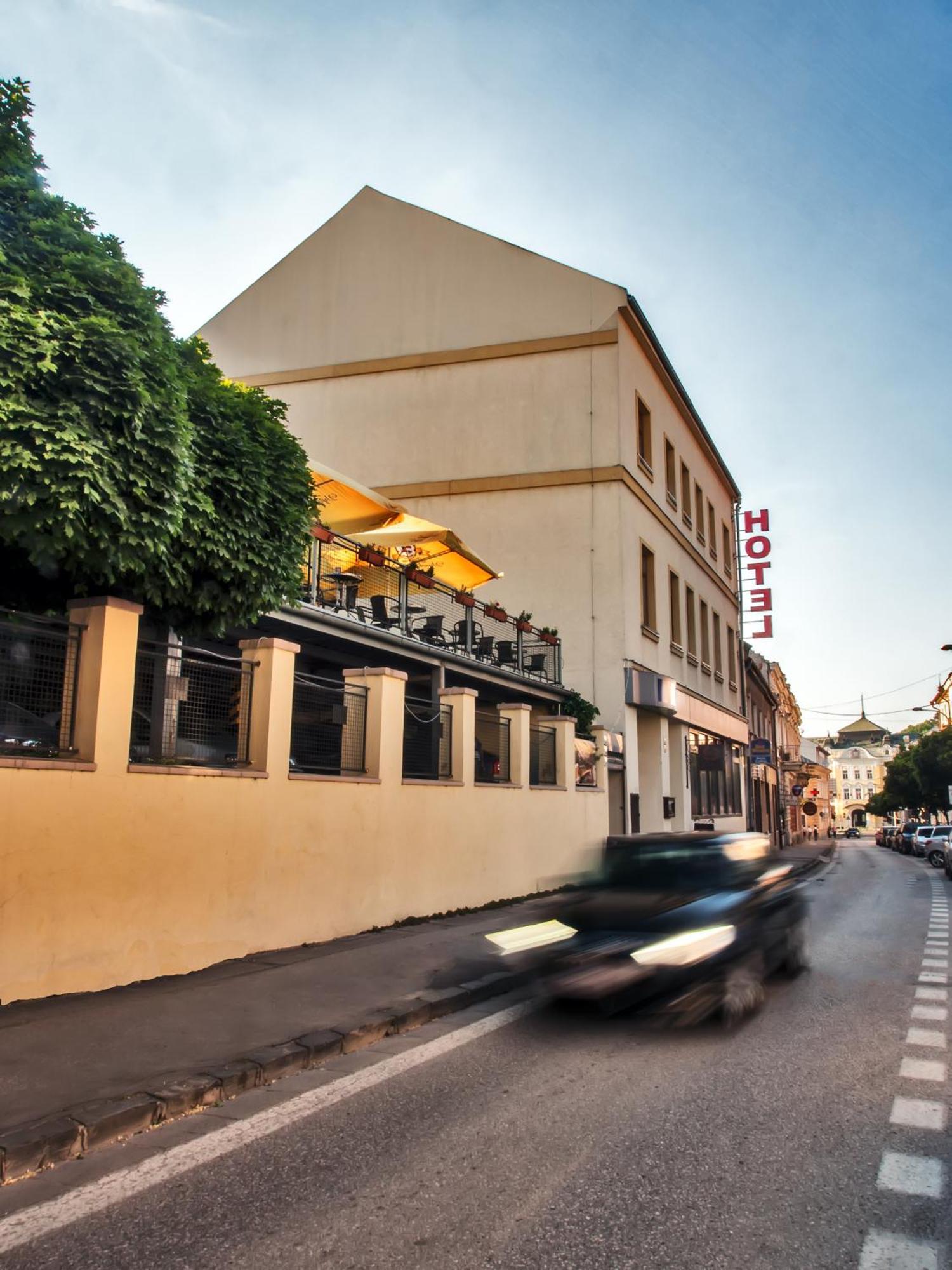 ניטרה Hotel Capital With Private Wellness מראה חיצוני תמונה