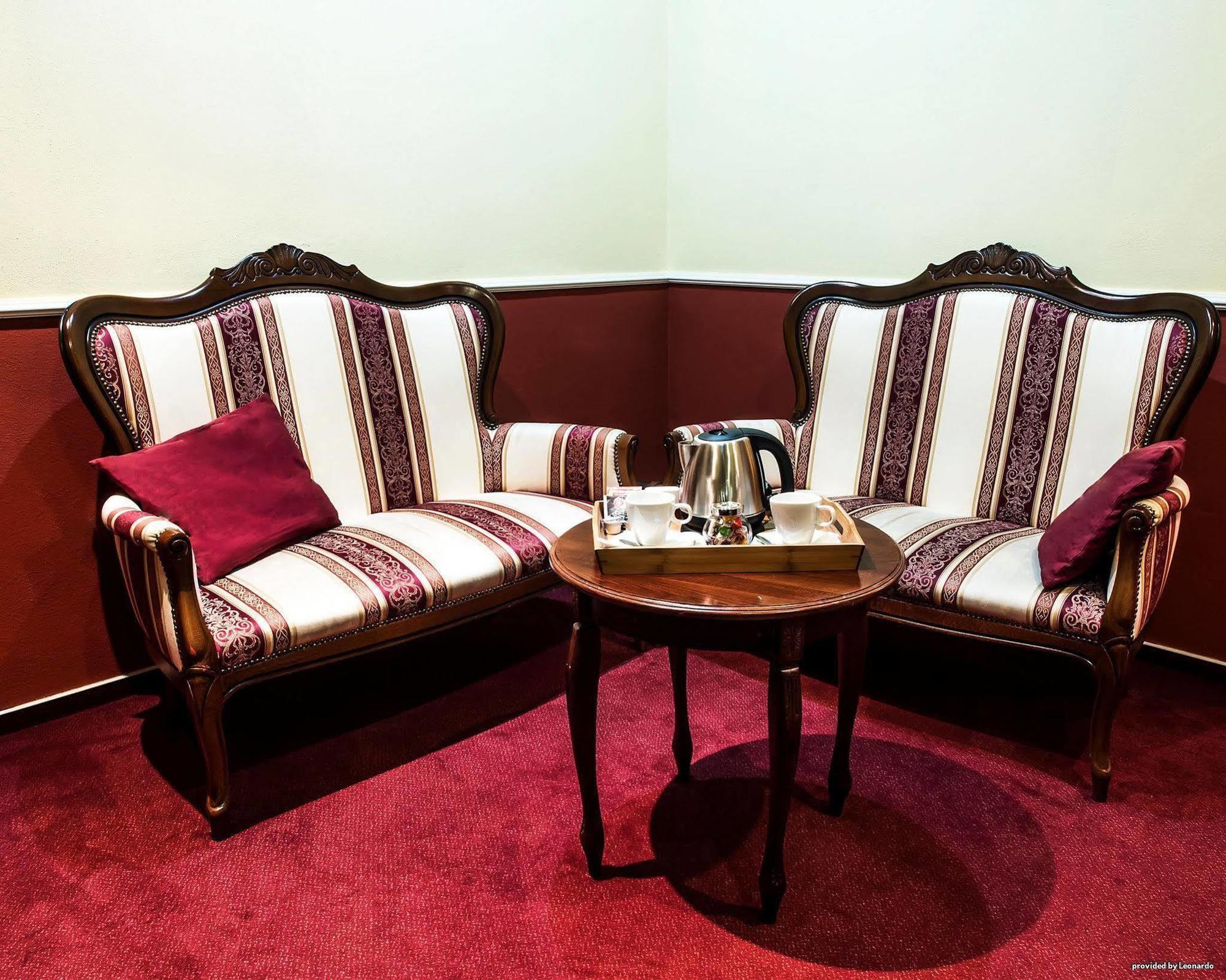 ניטרה Hotel Capital With Private Wellness מראה חיצוני תמונה