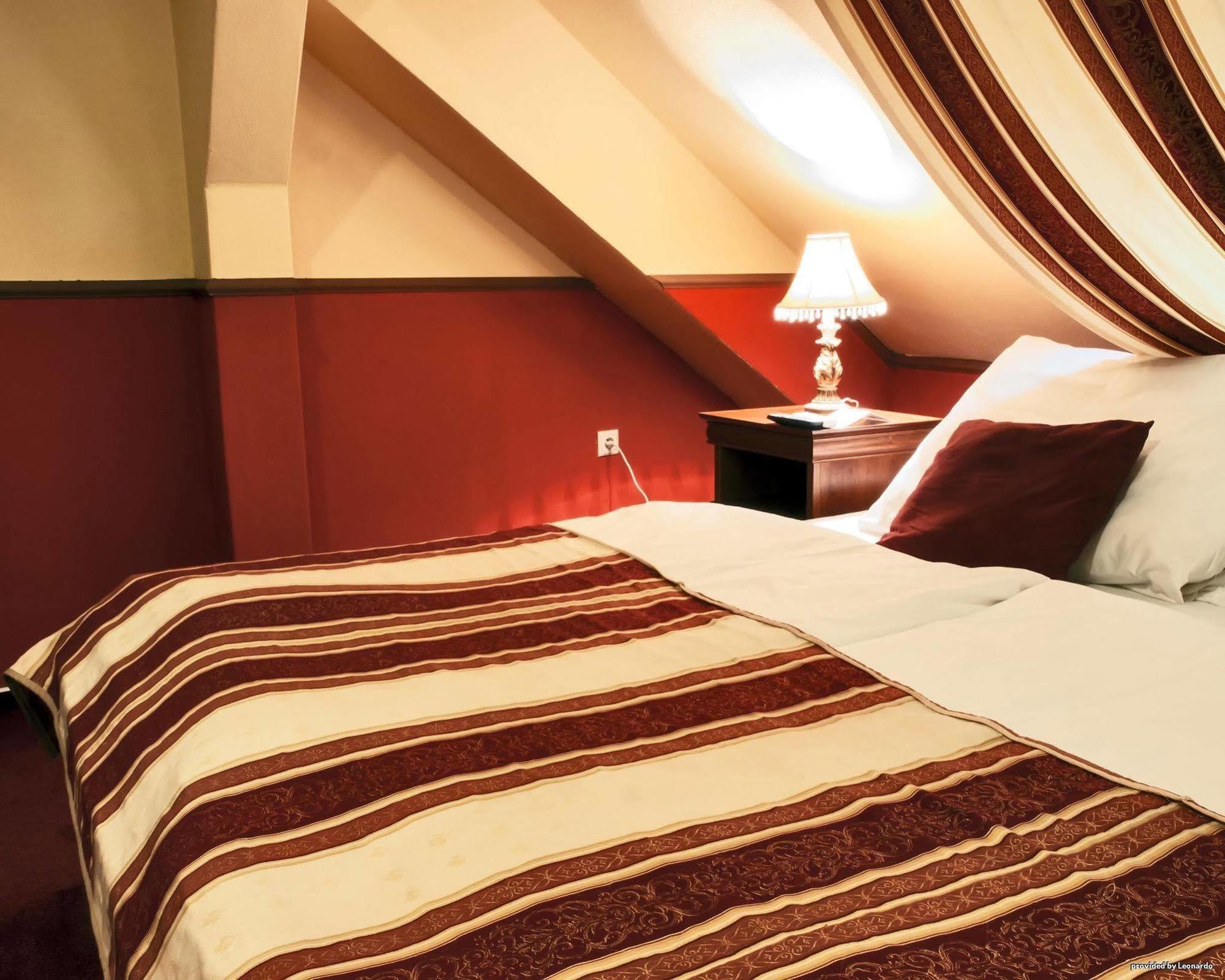 ניטרה Hotel Capital With Private Wellness מראה חיצוני תמונה