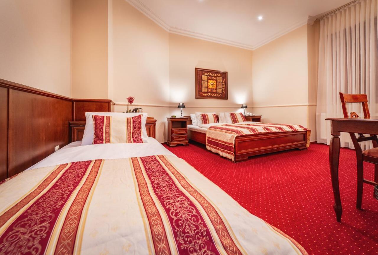 ניטרה Hotel Capital With Private Wellness מראה חיצוני תמונה