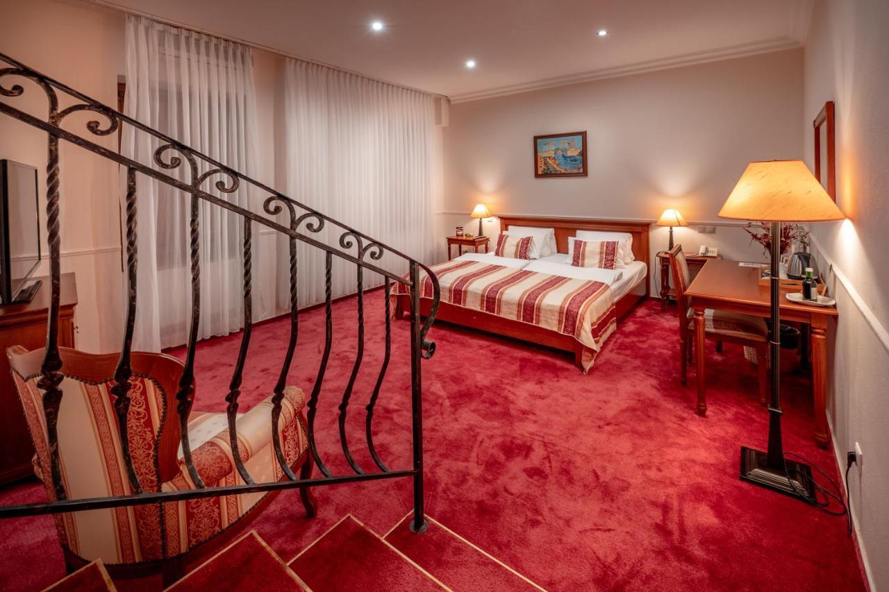 ניטרה Hotel Capital With Private Wellness מראה חיצוני תמונה
