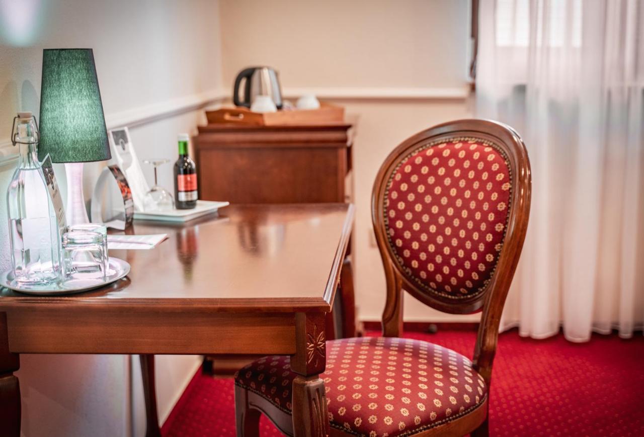 ניטרה Hotel Capital With Private Wellness מראה חיצוני תמונה