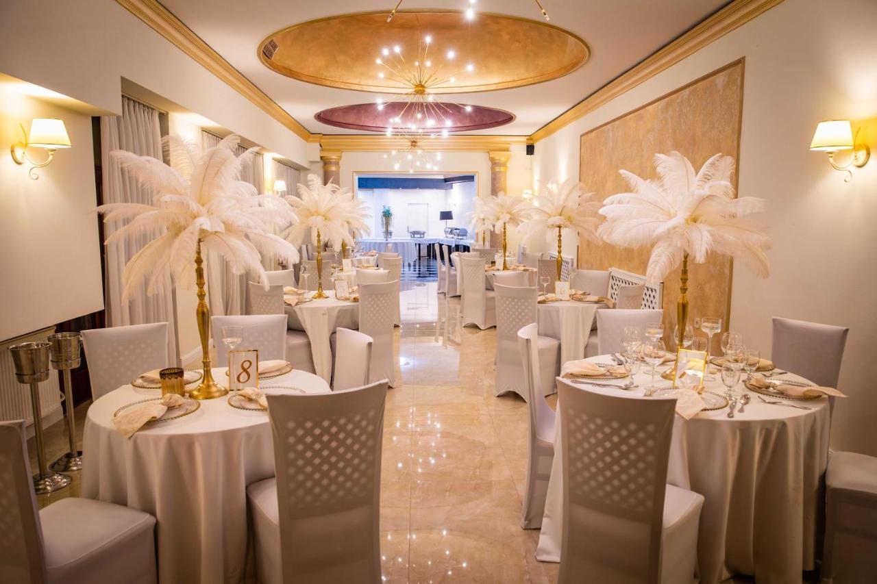 ניטרה Hotel Capital With Private Wellness מראה חיצוני תמונה