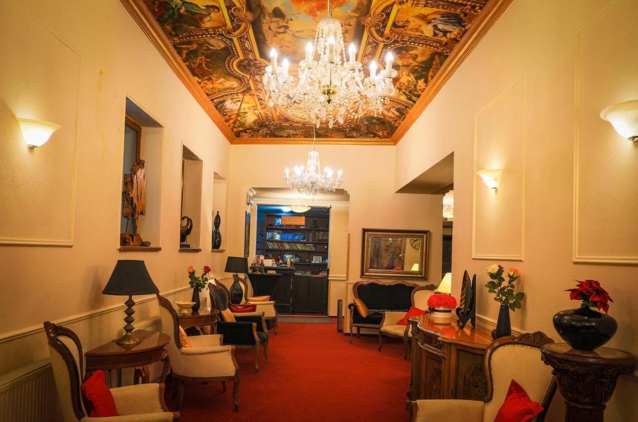 ניטרה Hotel Capital With Private Wellness מראה חיצוני תמונה