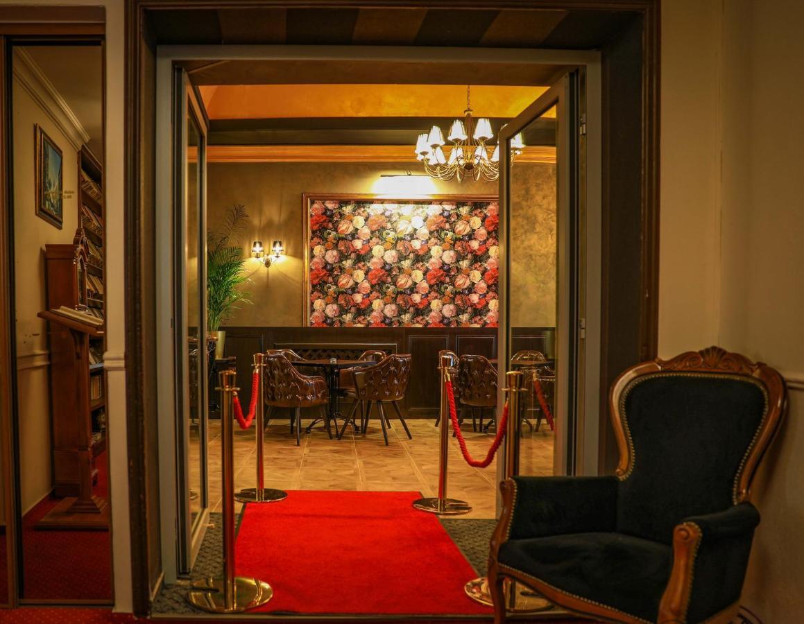 ניטרה Hotel Capital With Private Wellness מראה חיצוני תמונה
